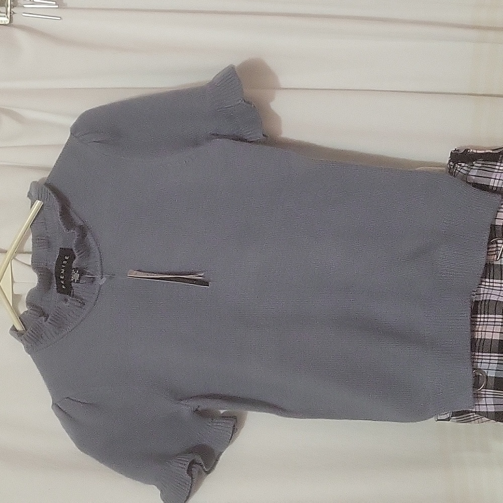 Sweater - Picture 2 of 8